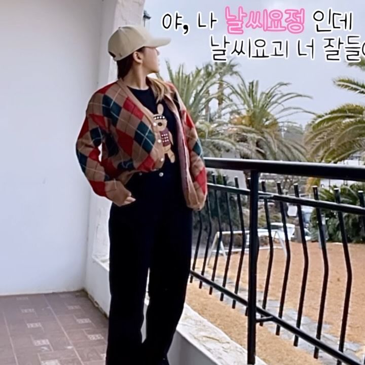 나 제주도 왔는데 너무 신한은행..
나 5년차 제주도 날씨요정인데.. 
나보다 강력한 날씨요괴 누구야?
너 예뻐 그러니까 제발 썩 가라🧡

#베란다댄스 #은행플러팅 #날씨요정 #날씨요괴 #제주도폭설