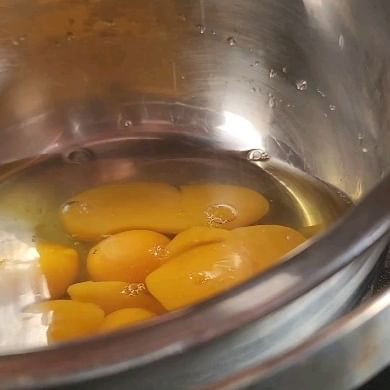 #캠핑요리추천 !!!!

캠핑장에서는 뭘 먹어도 맛있지요?
토스트식빵 긴거 하나 사서 캠핑장식구들과 나눠먹었어요😚

키즈캠핑장은 아이들이 많기때문에
저는 늘 넉넉~ 하게 함께 먹을 수 있게 준비해요ㅋㅋ
(키는 작아도 마음은 크다구!!!!!!!🤧)

🩷 #프렌치토스트 맛있게먹는법🩷

계란과 우유 소금 조금 섞는다!
불 키고 식용유를 살짝 두른다!
맛있게 굽는다!
설탕뿌려서 우유랑 같이 먹는다!
다 같이 먹는다😋

이번주말 캠핑요리 토스트 해먹기~~~!!!!

《 충북 괴산,  북두칠성캠핑장 》@bukdu_chilsung_camping

공기좋은 키즈캠핑장 추천
차로5분👉 #괴산자연드림파크 있어요!!!!
사우나 찜질방 수영장 식당 노래방 영화관 숙소 볼링장 

#캠핑 #캠퍼 #오크돔 #블로우쉘터 #캠핑칸 #camp #camping #campingkan #겨울장박 #장박 #캠핑장 #요린이 #캠린이 #캠핑장추천 #키즈캠핑장 #신설캠핑장 
#청주캠핑장 #북두칠성캠핑장 #괴산캠핑장 #설캠 #fff #선팔하면맞팔 #맞팔 #선팔 #일상 #먹방 #먹스타그램