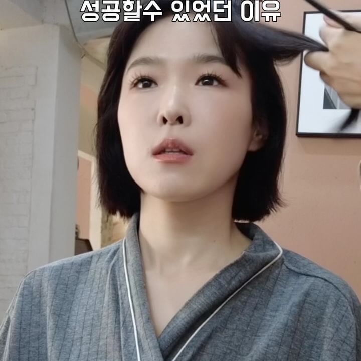 성공할수 있었던 이유😝
일생에 한번쯤은 
바디프로필을 찍어보고 싶다는 
생각 누구든 하잖아요?

목표를 세우고 그 생각을 실행에 옮기고
또 도움을 받을수 있는 사람을 만났더니 @peakgym_zzanghwan 
어느새 두번이나 찍었더라구요📸

인생의 다른 목표도 마찬가지 일거라 생각했어요
나의 목표를 세우고
목표에 다가가도록 실천하고
또 거기에 도움을 받을수 있는 사람들은 만난다면??
나의 목표가 눈앞에 바로 코앞에 다가올수 있다구요
그 누군가가 없다고요?
왜 없어요 가족이나 친구들의 응원 한마디도 도움이 되잖아요
sns에서도 여러가지 정보를 얻을수 있고
강의를 들을수도 있고
그리고 청소를 대신해주는 시스템을 사용할수도 있고
나의 시간을 목표를 위해 사용할수 있도록 말이죠

여러분들은 목표는 무엇인가요??😊

#바디프로필 
#나의목표
#미니씨니즈
#새해계획