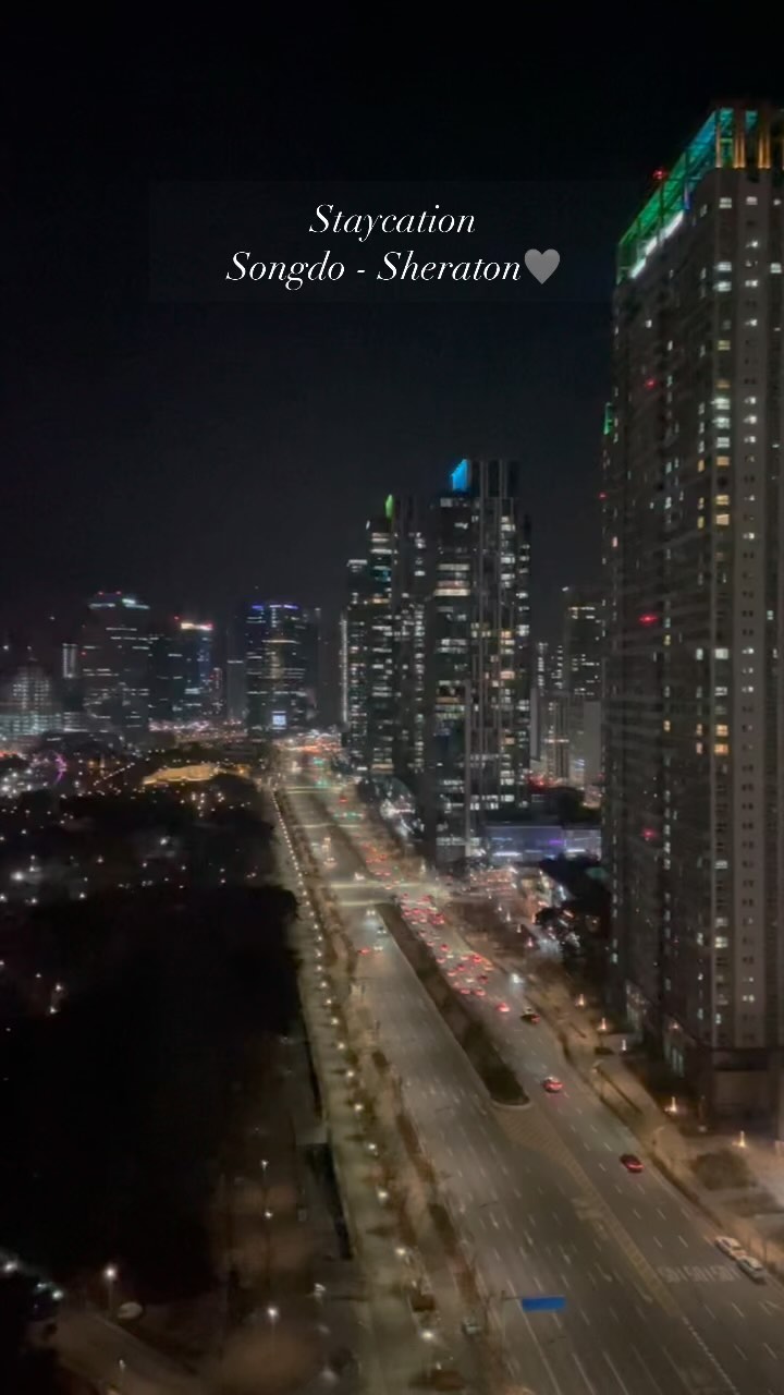 📍Sheraton, Songdo ICN🇰🇷

오랜만에 한국 와서 송도에서 호캉스 즐기고 왔디롱!
간만에 찾은 송도는 여전히 이뻤고〰️
임신할때의 송도와 쭈니랑 함께 다시 온 송도는 또 다른 너낌😆
송도 센팍뷰의 쉐라톤도 언제 한번 묵어보고 싶었는데
뷰는 진짜 너어무 이뻤고! 아가랑 같이 묵기도 너무 좋았다고함❤️

아가와 호캉스 스테이케이션 가고픈분들은
송도 쉐라톤 호텔 진짜 추천추천 왕추천합니다👏
자세한 내용은 소내 블로그 참고 해주쎄여🙂🙃

#광고아님내돈내산 #호캉스 #아가랑호캉스 #쉐라톤그랜드인천