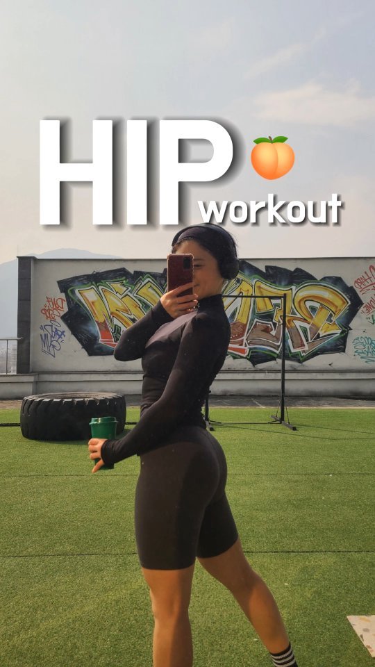 HIP WORKOUT🍑

즐거운 일요일!
오늘은 엉덩이루틴이에요

어제 4000계 이슈로 다리가 호달달하고
자꾸 배고프고 헛헛 하더니 결국 새벽 5시에
비빔면에 닭가슴살 먹으며 식단이라고 합리화 한 사람 저요🙋‍♀️

그렇게 잠이 안오더니 먹자마자 꿀잠잔거 있죠ㅎㅎ

나트륨+탄수화물 조합 말해뭐해요
아침에 눈뜨자마자 퉁퉁 부은 몸 위로하러 헬스장으로 달려왔습니다

식단지키기 너~무 어렵고
양조절하기 너~무 힘들지만

어쩌겠어요 지금보다 슬림해지려면 당연히 받아야할 스트레스인것을!

주말동안 입터진게 저 혼자만은 아니겠죠?
그럼 다행이지만... 혹시나 무너졌다면 저처럼 엉덩이 와장창 뿌수고 천계로 회개해서 오늘만큼은 배고픔에 무너지지 않겠노라 다짐해보세요

첫끼는 간단하게 샐러드로 먹고 오늘하루 물 많이 먹으며 잘 보내서
내일은 더 가벼운 하루를 맞이할거에요

그리고 3월엔 공복체중 57.x
그리고 책 2권 완독하기가 목표인데요

여러분의 3월 목표는 무엇으로 정하셨나요?

꼭 이루고 싶은 목표가 있다면 댓글로 남겨주세요
제가 스토리 박제해서 절대 포기 못하게 만들어드릴게요!🧡

--------------------------------
💟영상이 도움 됐다면 "좋아요" 누르고 "팔로우"
💟운동 필요한 친구 @태그 #공유
💟"저장" 누르고 운동하러 가기!

🔻3대운동, 운동루틴, 동기부여🔻

@infit_battery
@infit_battery
@infit_battery
--------------------------------