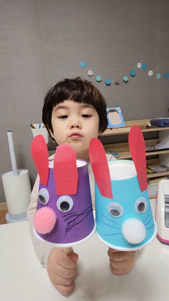 D+1204🧒
주말인데 아파서 밖에도 못가고ㅠㅠ
집콕놀이나 하쟈
토깽이 만들기
깡총깡총🩷🩷🩷

#40개월어린이
#엄마표놀이#집콕놀이#미술놀이