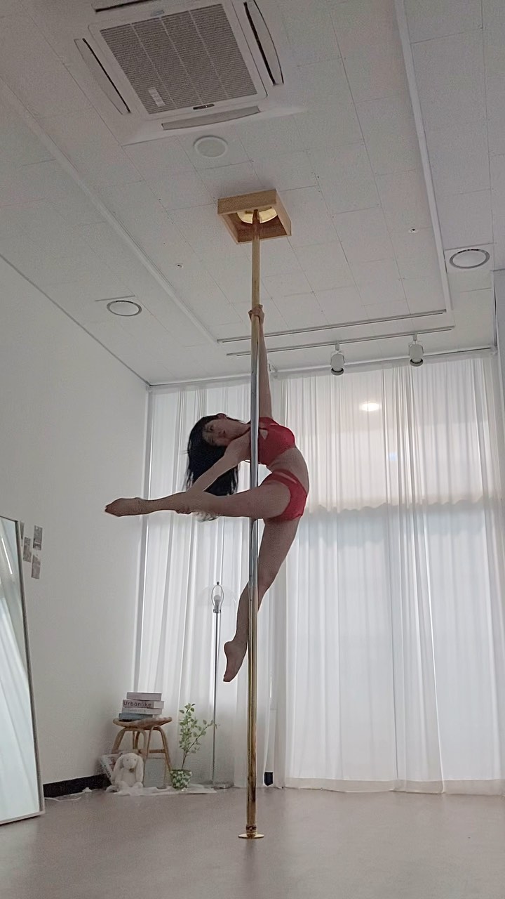 흐린 날에는 흐린 날에 찍은 영상을 ~ 🪽
삿포로 가고 싶다 생각했는데
삿포로가 집앞으로 와버림 머쓱..

@puring_polestudio 

#콩쌤_초급 #폴댄스초급 #폴댄스개인레슨 #마곡폴댄스 #폴댄스원데이클래스 #폴웨어 #스윔웨어 #pdbirdtail #pdshapes #pdbeginnercombo #pdfigurehead