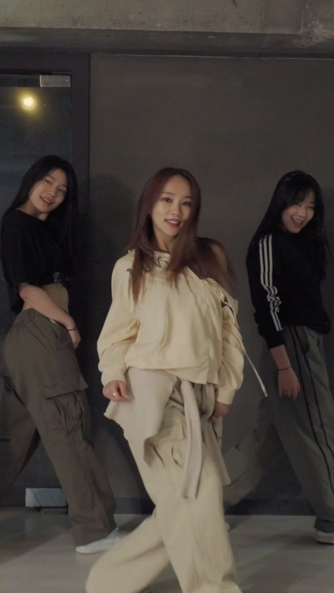#Choreography by me 
#BadNews -#KissOfLife 
Every Tuesday #ImnewDance