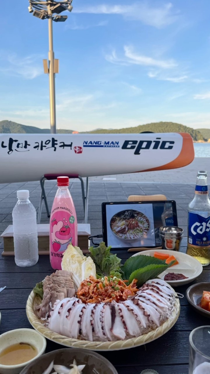 더워도 여름엔 이거야!!
해질녘쯤가면 시원하고 딱좋은 노상맛집!
웨이팅 없이 무사히 들어오긴했지만 대기는 길어요~🙄

📍다대포 할매집 @dadae_halmaezib 
 - 부산 사하구 몰운대1길 55 할매집
 
📌 다대포해수욕장역 4번출구
📌 테이블링 예약 가능

#노상맛집 #다대포맛집 #할매집 #다대포할매집