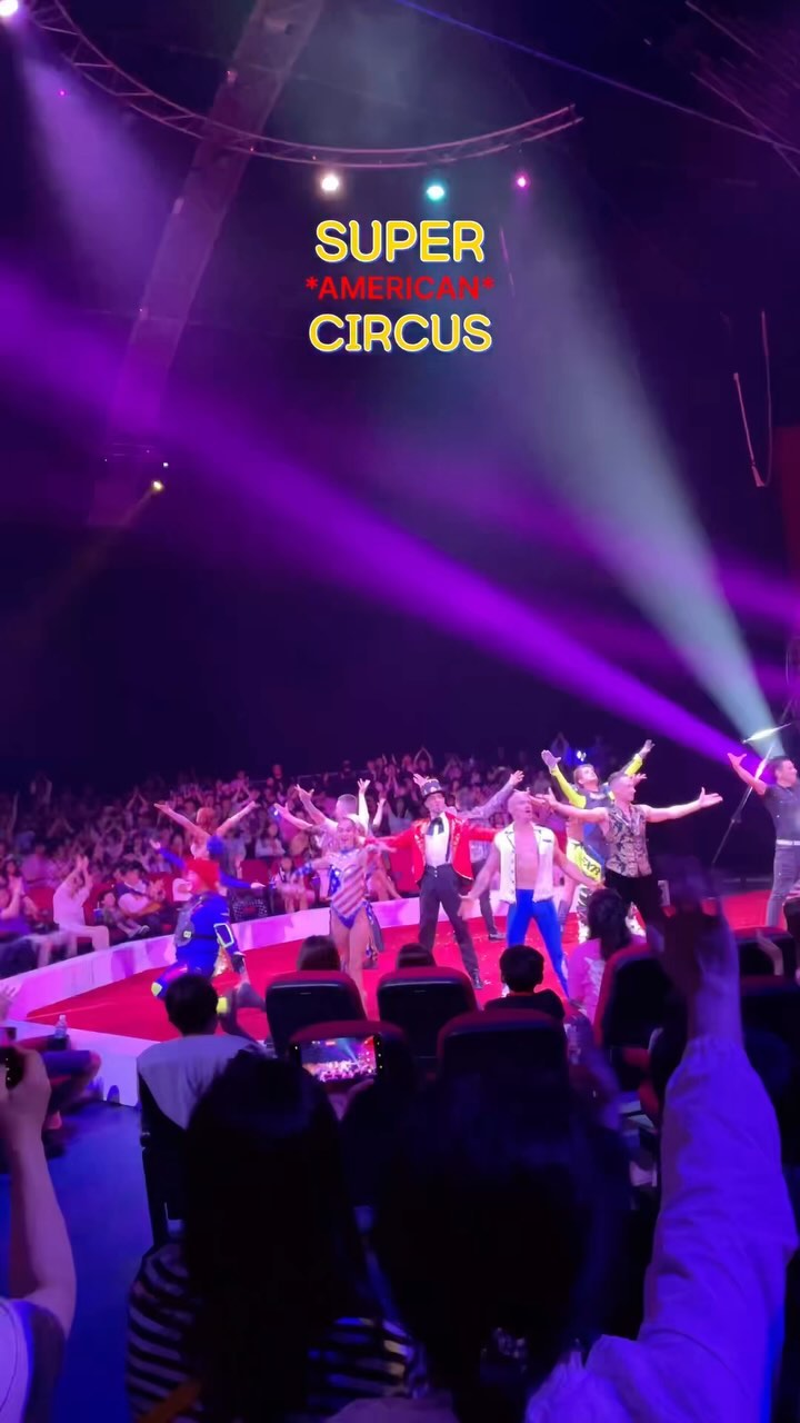 🎪sᴜᴘᴇʀ ᴀᴍᴇʀɪᴄᴀɴ ᴄɪʀᴄᴜs🤡

전설적인 서커스 프로듀서 ‘터피 니콜라스’
35년 이상 전세계 5,000개 이상의 공연을 기획•감독한 프로듀서의 ‘괌 슈퍼아메리칸서커스‘
우리가 상상하는 화려하고 낭만적인 미국의 유명 서커스를 괌에서 즐길수 있답니다👍

🔻괌 PIC 슈퍼아메리칸 서커스 
▫️공연장소 : PIC 괌 퍼시픽 파빌리온
▫️공연일정 : 월/화/목/금/토/일 19:30
(매주 수요일 휴장)
▫️공연시간: 90분 (15분 인터미션)
▫️티켓가격: 
일반석 - 성인 $66 / 아동 $33
VIP석 - 성인 $72 / 아동 $36
링사이드석 - 성인 & 아동 $85

90분 동안 긴장과 이완이 반복되는 흥미진진한 쇼가 바로 눈앞에서 펼쳐지는데요, 정말 시간 순삭이었어요.
울아들도 눈이 똥그래져서👀 초집중하며 재밌게 보더라구요. 서커스가 무척이나 인상적이었는지 계속 흉내내는 아들ㅋㅋ😆 공연장이 그리 크지 않아서 아슬아슬하고 스릴 넘치는 장면을 생동감있게 즐길수 있답니다👍

평화로운 해외 휴양지에서 지루하지 않고 신나는 괌 놀거리, 날씨에 구애받지 않는 볼거리, 특히 아이들과 함께라면 서커스 강추합니다. 어릴적 엄마아빠 손을 잡고 구경한 심장 쫄깃했던 서커스의 추억은 아이들에게 평생 잊지못할 기억이 될것 같아요😍

✅괌 서커스 판매 1위🥇놀다괌 @noldaguam 
✅공연과 액티비티, 맛사지, 호텔 예약도 놀다괌에서 한번에 해결하고 할인 왕창 받으세요.

#괌pic #괌서커스 #괌여행 #괌가족여행 #놀다괌 #괌필수관광 #해외가족여행 #괌관광 #괌투어추천 #슈퍼아메리칸서커스 #서커스공연