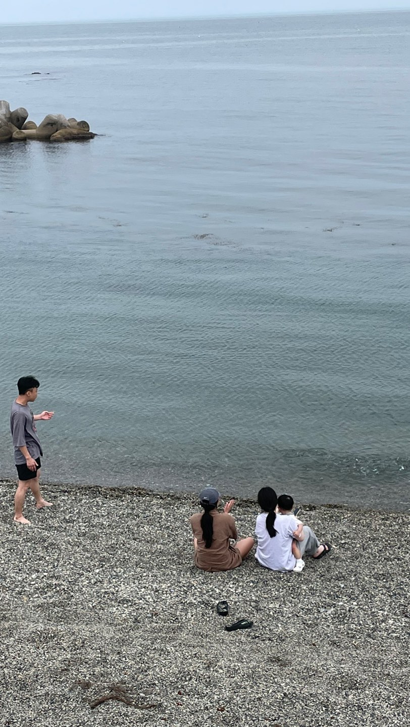 소세지(소향. 세영. 지은)+지호애비+지호
🤍🖤🤍🖤