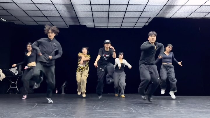 #pressure 🧨

Step : @haim_kr 
Song : @breerunway 
#haimchoreography #choreobyme 

Luv my guys ❤️‍🔥
@e.u.n.b.i.n_bbz @yeoppppp__ @leeplay_bbz @__eaude__ @abyssinonesheart @hongsaga_

#dance #dancer #dancevideo #foryoupage #choreo #viral #reels #korea #classfootage #breerunway