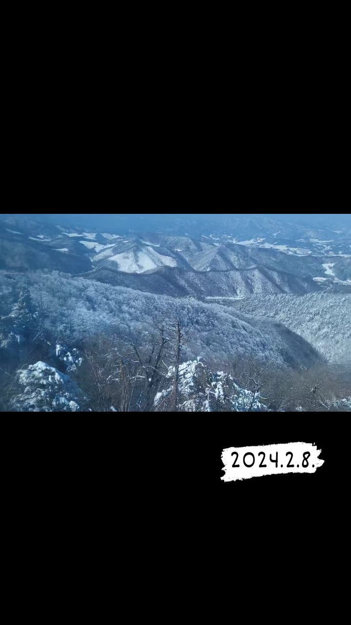 발왕산 눈꽃을 원도없이 봤어요.

넘 이뻤던 눈꽃

사진속 내가 참 많이 웃고있네요