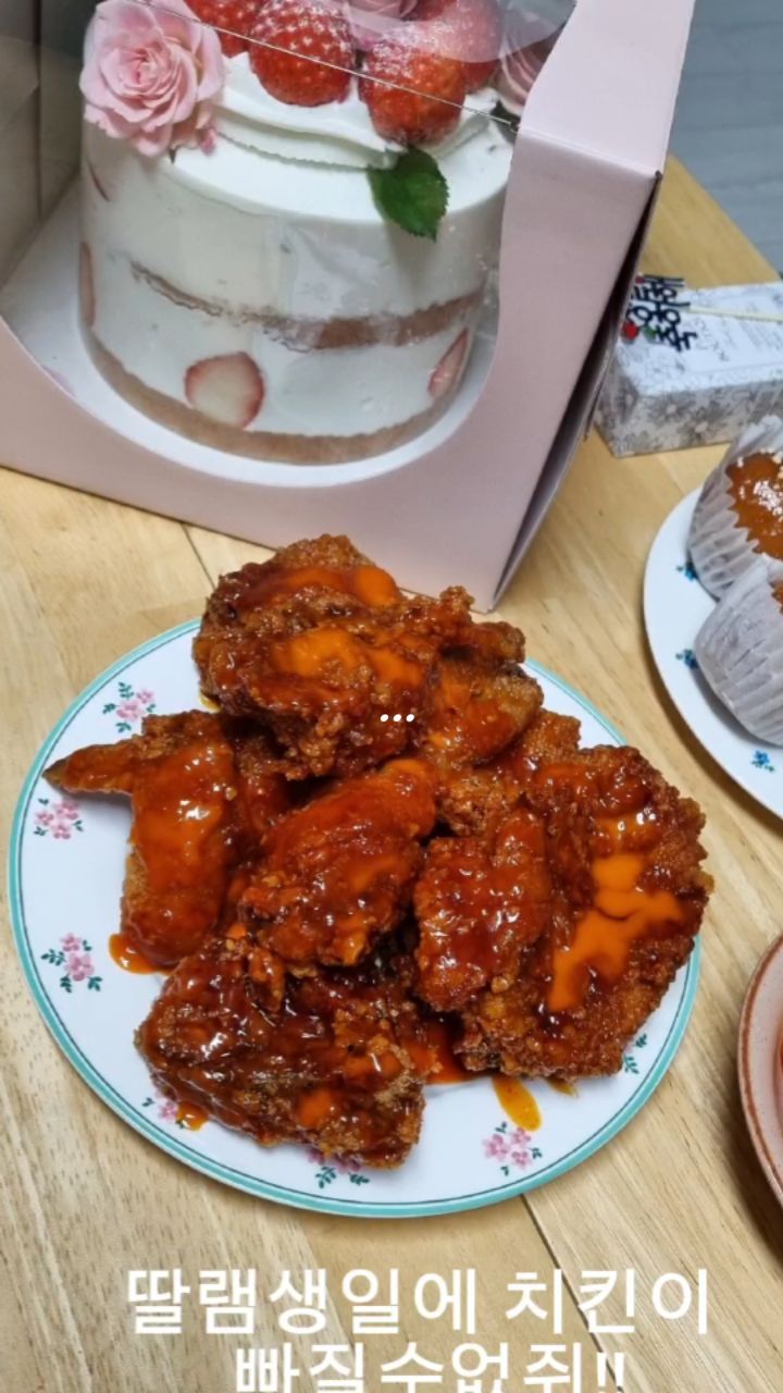 #협찬

맛있게 매운맛 칙힌을
찾는다면?!

후참 신메뉴  완젼맛나요
신메뉴 맵달킹  만든사람
뽀나스 받게 해주세용!!!!

우리집앞에도
후참 생기게해주세용!!!

 #맵달킹 #불닭마요킹 #후참잘신메뉴 #후참 #후참잘 #후라이드참잘하는집
