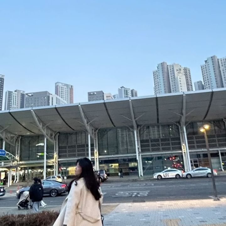 맏며느리 시댁 고고씽💃 룰루랄라
새해 복 많이요~💋

photo by 딸
(사진 찍는거 같길래 빙그르르르~ 내딸이지만 센스짱♥️)

#시댁 #며느리모드 #기차타고 #ktx #앞으로디테