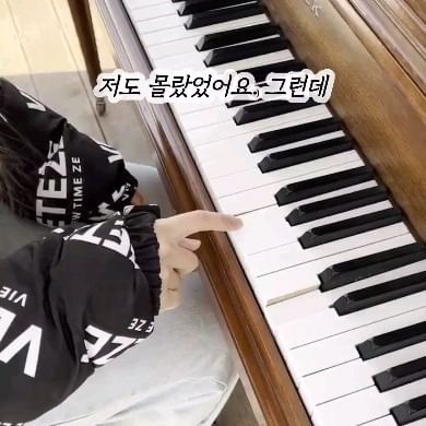 전혀 몰랐어요.

그런데 이걸로 돈을 벌어보니 알겠더라구요

-

어린이집 교사로 일하며 보람된 일도 많았지만, 그만큼 몸이 망가지는 느낌이 한두번이 아니었어요🥲

그럼에도 할 수 있는 일이 이것 뿐이라고 생각했기에 아픔을 견딜 수 밖에 없었어요

참고 참고 또 참았지만 저에게 돌아오는 건 월급 200만원과 퇴사 권유..😟 

퇴사를 하고 이런 저런 일을 비교하고 체계적으로 찾아보며 저는 저만의 파이프라인을 찾아 돈 버는 방법을 터득했어요✨️

그리고 느낀 점이

💡돈을 버는 방법은 참 다양하다

그리고, 

💡나는 작은 우물 안 개구리였구나💧였어요

저는 걱정도 많고 겁도 굉장히 많은 편이었지만

한 번의 용기로 지금의 여유롭고 안정적인 하루하루를 보내고 있어요✨️

"#이게_정말_가능한_일일까"

수없이 생각하고 고민했지만 

직접 경험해보니 [온라인 수익화]만큼 큰 돈을 벌 수 있는 일도 없는 것 같아요💓

행복이 곧 돈은 아니지만
행복의 중요한 요소 중 하나라고 생각해요

그렇기에 저는 앞으로도 계속[온라인 수익화]할래요💓

제가 하는 온라인 수익화에 관심있으신 분들은 마음껏 문의 주세요:)✨️

문의는 언제나 열려있어요🤗✨️