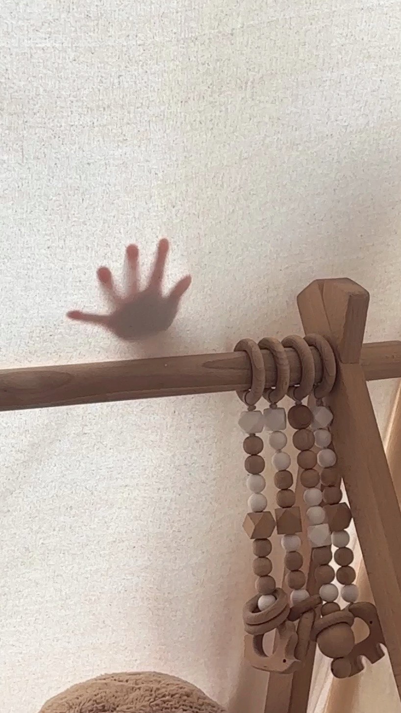 왜 매일 텐트 뒤 구석에 들어가는 건지 ㅋㅋㅋ
귀여운 쪼꼬미 손바닥 그림자 귀신🤭

#15개월아기 #구석좋아하는편