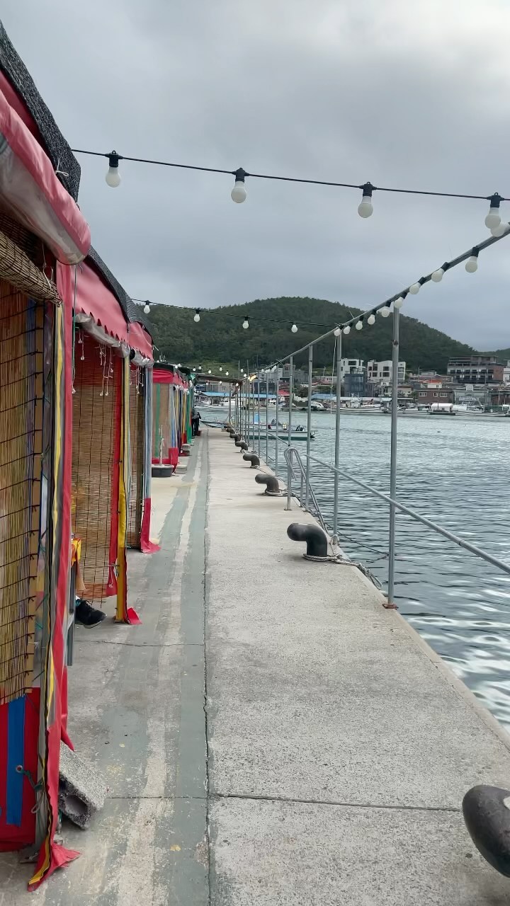 날씨,분위기,멤버 삼박자 다 좋았던 기장여행✨
노을지는 오션뷰에 소맥 미쳤🥺🌅