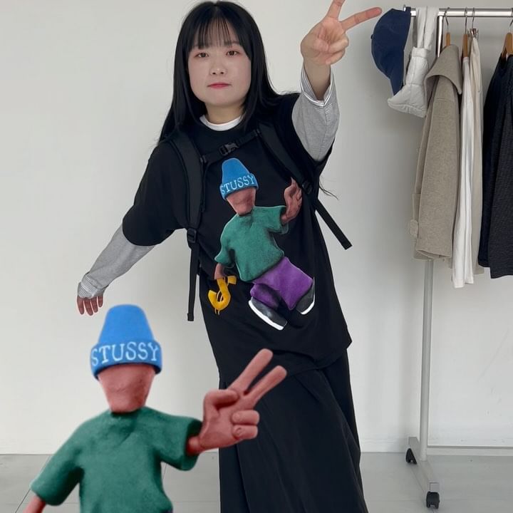 크림만만세

이번 영상은 크림과 함께한 핵쉬운 코디 꿀팁 ~ ~ 🩷 ~ 🫧

📈 발매가 보다 저렴해진 제품 고르는맛••
⏰ 시간 지나면 떡상해있는 매직•• 

이런거 관심 없었는데 진짜 넘우 재밌어요 ••••😛
다들 할미 👵🏻 몰래 지들만 재밌늨거 하구 있었고만 ㅋ ?

@kream.co.kr #제품제공 

사기만해도 떡상하는🤔❓
이번 영상 속 착용 제품 정보를 알고 싶다면 댓글에 ’크림만세‘를 달아주세요! 순차적으로 정보 보내드릴 예정입니다! 🙇🏻‍♀️
팔로우 안 눌러져있으면 누락될 수 있어요!! ㅠㅠ

⭐️프린팅 맘에 드는 반팔티 •• 미리 사두구 여름까지 냅둘꺼야?
긴티랑 레이터드해서 미리 입자구 ~ ~ ╰(*´︶`*)╯♡!!
______________________________________

영상이 도움됐으면 좋아요! 🩷
나중에 또 보려면 저장하기! 😉
친구에게 보여주려면 공유! ✈️

🖤패션꿀팁영상 더 보고싶으면 팔로우하기!🖤

 ➡️@yelimci @yelimci @yelimci ⬅️

______________________________________
#크림 #kream #스투시 #stussy #스투시티셔츠 #사진포즈 #사진포즈추천 #키작녀코디 #키작녀데일리룩 #키작은여자코디
