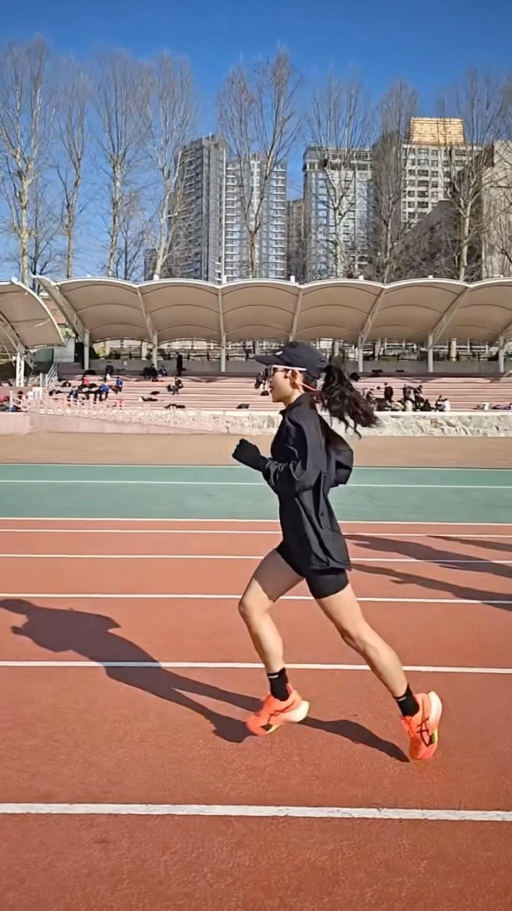 한계를 넘어 최고의 순간으로⚡️

❤️‍🔥 @asicskr A-RACER
#ASICS #METASPEED #METASPEEDPARIS #아식스 #메타스피드파리 #메타스피드 
🎥 @kwon_doni