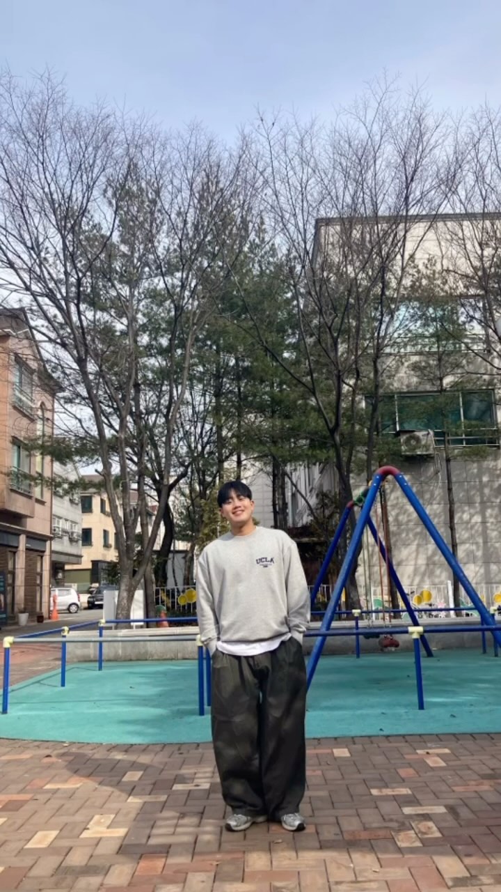 #광고
기분 좋은 날 :)
-
-
#협찬 
@ucla_lifestyle_korea  제공받았습니다.

💌너무 이쁜 유씨엘에이 맨투맨 !! 다가오는 개강 시즌 필수 아이템입니다 🤩로고 맨투맨 맛집으로 정말 유명하죠 :) 베이직한 라운드 넥에 UCLA 로고 자수가 더해지면 그냥 게임 끝 !!!! 

데일리룩으로 너무 좋고요 !!! 사이즈도 되게 다양해서 커플 
아이템으로 너무 사랑스러운 맨투맨 입니다 ! 😄 

#ucla #유씨엘에이 #유씨엘에이맨투맨 #맨투맨 #스웨트셔츠 #로고맨투맨 #커플맨투맨 #남녀공용맨투맨 #맨투맨추천 #맨투맨코디 #무신사맨투맨 #ootd #봄신상 #패션릴스