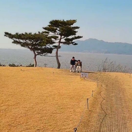 #힐링코스
어린이가 동기부여 하는 등산 ㅋㅋㅋ
왕복 4시간 정도 걸렸던 마니산은
어린이가 오르는 바람이 어른들이
어쩔 수 없이 계단 앞에서 힘내서 등반했다능
감동과 교훈을 주는 주말 🤦

.
.
📌강화도마니산

📌강화도 미가우동
인천 강화군 화도면 마니산로 712 미가우동2호점

📌카페라르고빌
인천 강화군 화도면 해안남로2845번길 27