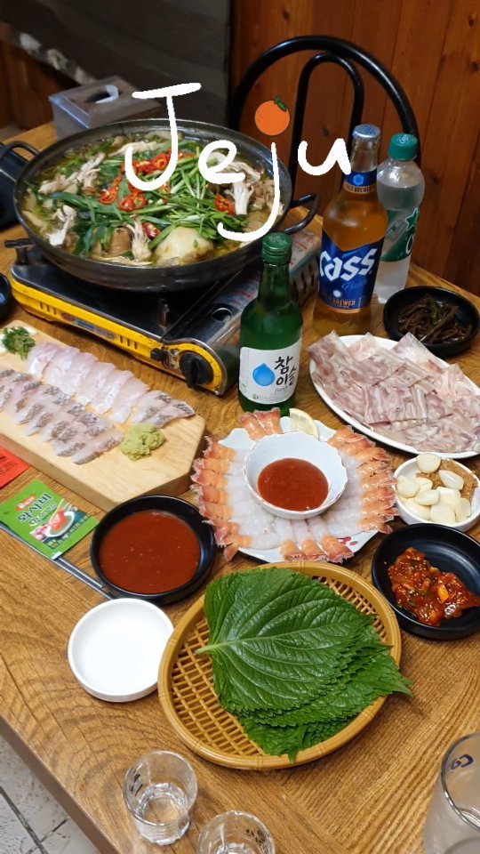 #사는게예술이다
#내딸램들#탄생#연우#2102일#은우#1427일#제주도여행

시한부 견 또또와 함께하는 2024 연우은우네 제주도 여행✈️
2024.2.22(목)-26(월) 제주도에서 소중한 추억 쌓고왔네요👍

#7. 제주도 3일차 푸드파이팅 @고산맛집 당산봉식당😍

이번 제주여행의 '첫번째' 목적은, 심장병에 걸려 시한부 인생을 살아가고 있는 또또를 비행기에 태워 제주도 땅을 한번 밟게 해주는 것이었습니다🤗 애긔들 둘에 아픈 또또까지.... 여러모로 빡센 여정이었지만, 제주도의 부랄더님들의 호의 덕에 잘 이겨낼수 있었습니다😍 서은석,구지은 제2의 고향 제주도에서의 소중한 추억들을 인스타 기록용으로 조신히 저장해봅니다😎

✅️ 제주도 서쪽 최고의 펜션 - #까사델피노 인 제주⛰️
@jaehyeon.fifoal @casadelfino.jeju

✅️ 제주도 서쪽맛집 - 한경면 고산리 당산봉식당⛰️
@holinche.leo @jejudo.dangsanbong

✅️ 물심양면 여행을 써포트해주신 한경면 연합청년회 회장님⛰️
@seongwan5015 제주감귤 부자 조성완 형님

제주도 부랄더님들께 머리숙여 감사인사 올립니다🙏

#선한부자#since2016#건물주#서은석#구지은#딸바보#딸둘아빠 #딸스타그램 #여행스타그램 #제주도 #제주여행 #JEJUDO #멍스타그램 #강아지와제주도 #애견스타그램 #당산봉식당 #제주도맛집 #까사델피노인제주 #제주도펜션 #민턴홀릭