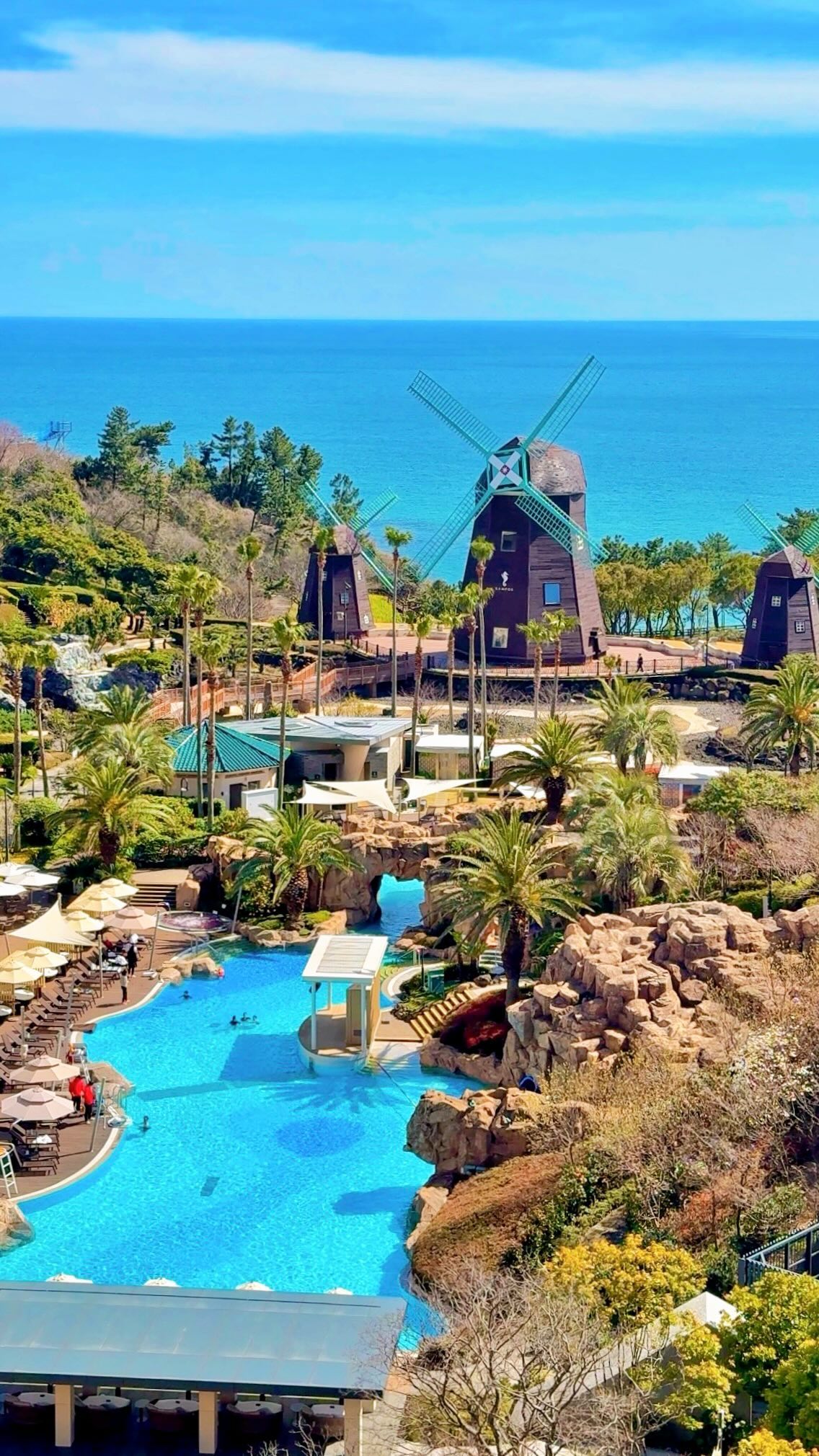 20만원대~, 이국적인 제주 5성급 호텔🌴

✅해외보다 더 해외같은 휴양지 호텔
✅평일 기준, 20만원대에 예약 가능
✅투숙객은 수영장 무제한 이용 가능
✅수영장에서 야간 라이브공연 진행

친절한 서비스에 체크인부터 나가는 순간까지
기분이 좋을 수 밖에 없던 제주 롯데호텔🫶🏻
DM문의 쏟아졌던 이 객실은 ”908호“ 입니다
뷰가 너무 좋아 객실을 떠날 수 없더라구요..?🥹

📍제주 롯데호텔
▪️제주 서귀포시 중문관광로72번길 35
▪️체크인 14:00 / 체크아웃 11:00
▪️평일 기준, 20만원대 ~ 
▪️30시간 스테이 패키지로 예약 하시길 추천
▪️수영장 무제한, 체크아웃 당일 오후 3시까지 이용 가능
▪️수영장에서는 밤마다 라이브 공연 1,2부 진행

#제주롯데호텔 #제주호텔 #롯데호텔제주 #중문호텔 #제주호텔추천 #제주커플여행