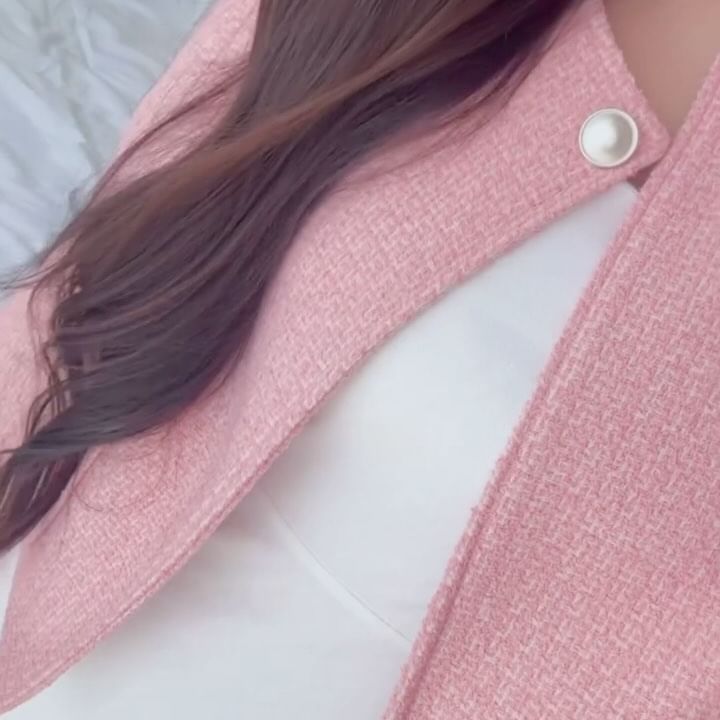 #광고 @adaul_official 

찰랑거리는 쉬폰 소재가 너무 예쁜 원피스🤍
봄 색깔인 자켓 입고 벚꽃 나들이 갈꺼얌!🌸

제품명
Aura one button tweed jacket - pink
Hazy flower pattern mini dress - white

#ADAUL #어다울 #릴스 #24ss #spring #리뷰 #원피스 #원피스코디
