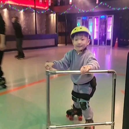 2023.12.17
눈내리던주말 주원.주형이와
함께 롤러타기 30년만에 타보니
쉽지않다 ㅋㅋ 
장어도 맛나게먹고 눈오리 눈사람
만들기♡