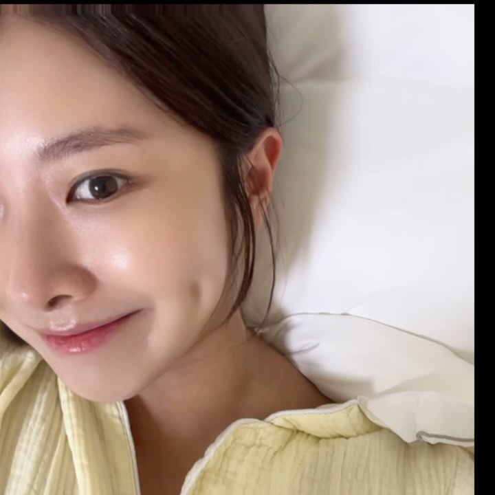 #광고 @avenekorea 아벤느 시칼파트 크림을 많이 들어보셨을텐데요. 이번 달에 아벤느 시칼파트 라인에서  새로운 제품이 출시되었다고하네요 바로 #원드롭올라운더 시칼파트 플러스 인텐스 세럼☺️피부가 쉽게 민감해지고 피부 컨디션이 진정이 안 되셨던 분들! 오래 사용하면 사용할 수록 피부 본연의 힘이 생기는 걸 느낄 수 었었어용! 견고해진 피부 장벽 덕에 각종 피부 고민이 싹 사라지니,  이 제품이 왜 #원드롭올라운더 인지 알겠더라구요! 아벤느 시칼파트 플러스 인텐스 세럼과 시칼파트 크림으로 건강한 피부를 만들어 보세요! 
 #아벤느 #시칼파트 #시칼파트세럼 #원드롭올라운더 #장벽개선세럼 #장벽개선 #시칼파트크림 #시칼파트 SOS #1-drop-all-rounder #손상피부 #CicalfateSkinSaver #avene #avenekorea #cicalfate #싱글즈 #인품사
