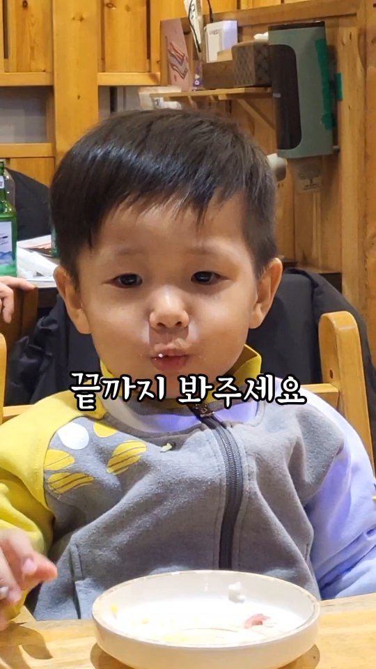 남녀노소 연령불문 누구나 좋아하는 고기맛집
여기는 바로 어딜까요? 

철저한 유통과정을 통해서
최고의 원육을 수중숙성, 순간초벌, 참숯직화
3단계를 거쳐 더욱 부드럽고 풍부한 육즙과 풍미를 즐길 수 있어요!

평일에도 웨이팅이 많은 이 _집
한살림에 100% 납품되는 산계농장 1번 계란인 수란은 고기에 찍어먹어도 되고, 아이들 밥에 싹싹 비벼주면 꿀_맛!🥚

육미장인의 숙성고기 여기는
울산 삼산 부라더고깃집 입니다🐷

(영상 파김치아니고 갓김치입니다)

#울산 #울산고기맛집 #부라더고깃집 #울산삼산고기맛집 #울산회식장소