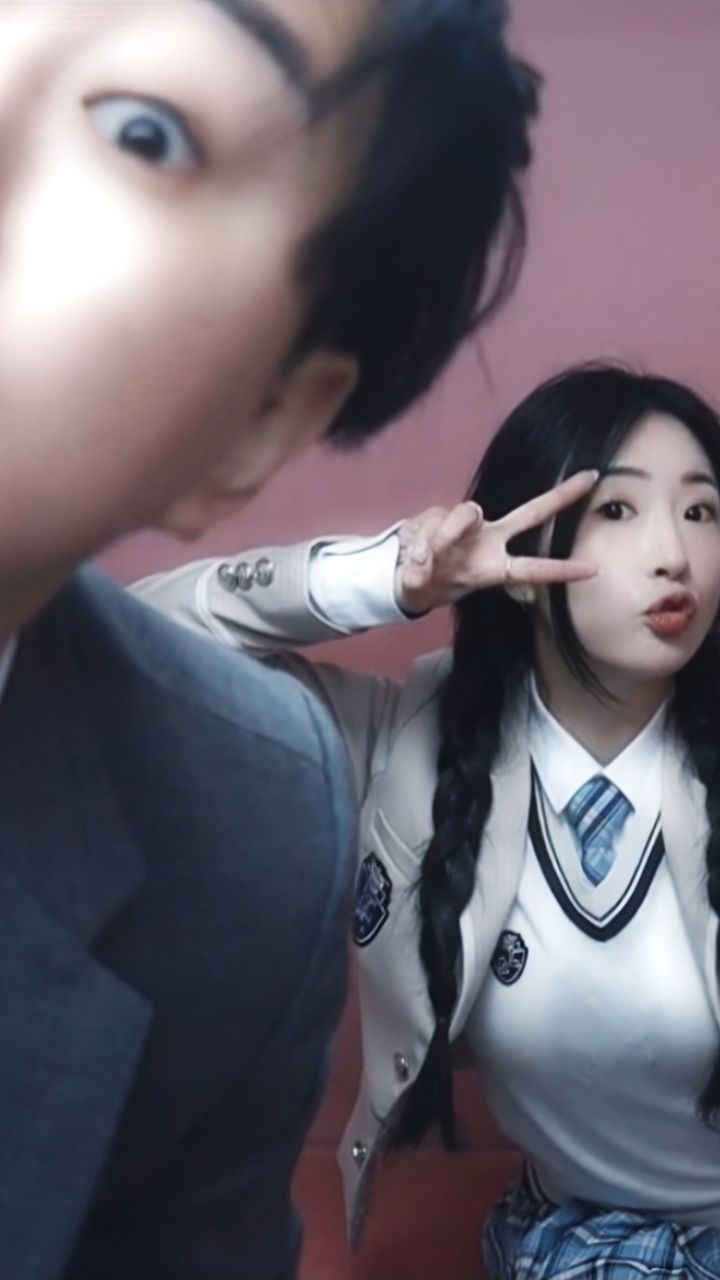 #협찬 감성교복 @gamsunggyobok_gyeongjuworld

안녕하세요🌸 소울부부 입니다🩷
드디어 겨울이 지나고 따스한 봄이 찾아 왔어요🩷
봄 하면 벚꽃🌸 벚꽃하면 경주🩷 경주하면‼️
경주 월드죠✨️
경주월드 가서도 그냥 놀이 기구만 타시면 재미 없잖아요🩷

💜경주월드 안에 위치한 감성교복(경주월드점)이 휴식기를 마치고 
3월 16일✨️ 재오픈 했습니다‼️😆
📍위치는 경주월드내 크라크 놀이기구 앞 2층
💙안에는 다양한 스타일의 교복이 준비되어 있고 
다양한 사이즈가 준비 되어 있어서 가족,연인,친구 
그 누구라도 다들 학생으로 바로 변신 💕
옛날 교복도 있어서 복고풍도 가능 😎
무엇보다🥹..제가 감동한 포인트는😭해리포터 의상💜
모여라 해덕이여...🫶🏻🦉

💛직원분들도 친절해서 얘기해보니 장기대여 가능‼️
택배로 반납이 가능하다고 하니 경주 여행때 교복입고
바로 앞 보문단지 대릉원 황리단길 첨성대 등등 
벚꽃길🌸에서 사진도 찍고 택배로 반납 하자고요🌸🩷

🤍블로그 https://blog.naver.com/gamsunggyobok2019
블로그와 인스타에 가시면 더 많은 소식이 있다고 하니 한번
들려보자고요🫶🏻

🌸봄이 따스하게 찾아 왔어요🌸
감사합니다 🌸

#감성교복 #경주월드 #경주월드교복대여 #경주교복대여 #경주월드교복 #교복데이트 #교복대여 #교복코디
