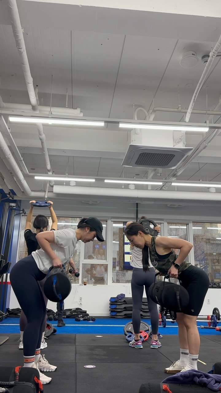 PHASE3 마지막 PEAK 시리즈 근력 프로그램 TWO FOLD 🏋️‍♀️

상 하체 선택 후 마지막 세션에선 자신의 최대 무게에 도전해보세요 ! 

혼자 운동하면 쉽게 포기하게 된다구요 ? 그럼 공사오에서 파트너와 함께 운동해보세요 ! 페이스 맞추면서 파트너 운동을 하다보면 자연스럽게 증량하는 나를 보게 된답니다🤗 (재미는 덤 !)

@f45_training_gongdeok 
#f45training #f45gongdeok #f45공덕