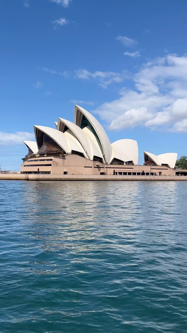 sydney operahouse 🤍 & harbourbridge 

#sydney🇦🇺 #sydneyferry #sydneyoperahouse #sydneyharbourbridge #travelreels #travelreel