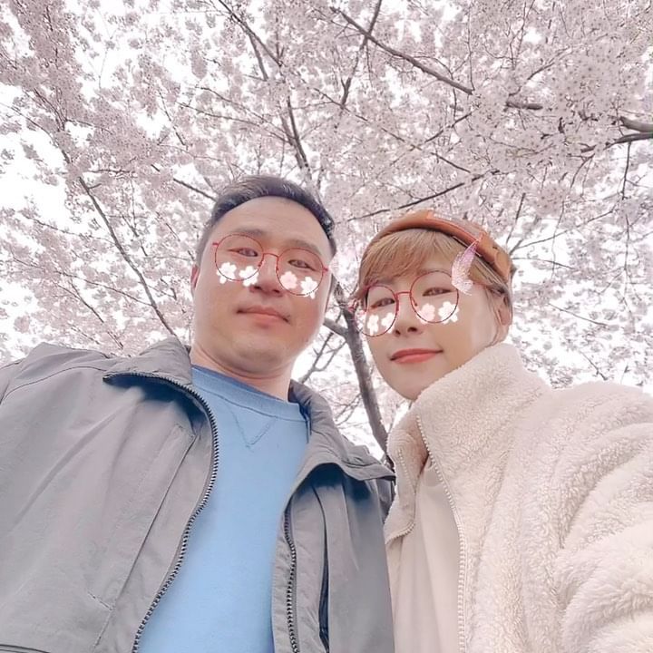.
좌안 #백내장수술 3개월 경과 검사 
받으러 #강남세브란스병원 방문 :) 
난시가 있지만 상태 양호!!! 만세!!! 
시력도 좌 0.9, 우 1.0 나왔음; 🥰 
#삼백집콩나물국밥 #아점 흡입 후
#이디야가락몰점 서 #카페인충전 
집 앞 #비석거리공원 #벚꽃놀이 🌸
@kim.taehong 매번 동행해 줘서 
고맙습니다 아주 그냥 든든하다잉!! 

#권꽁치 #꽁치필름 #병원데이트 
#눈수술 #백내장 #세브란스병원 
#백내장수술후기 #건강이최고 :)