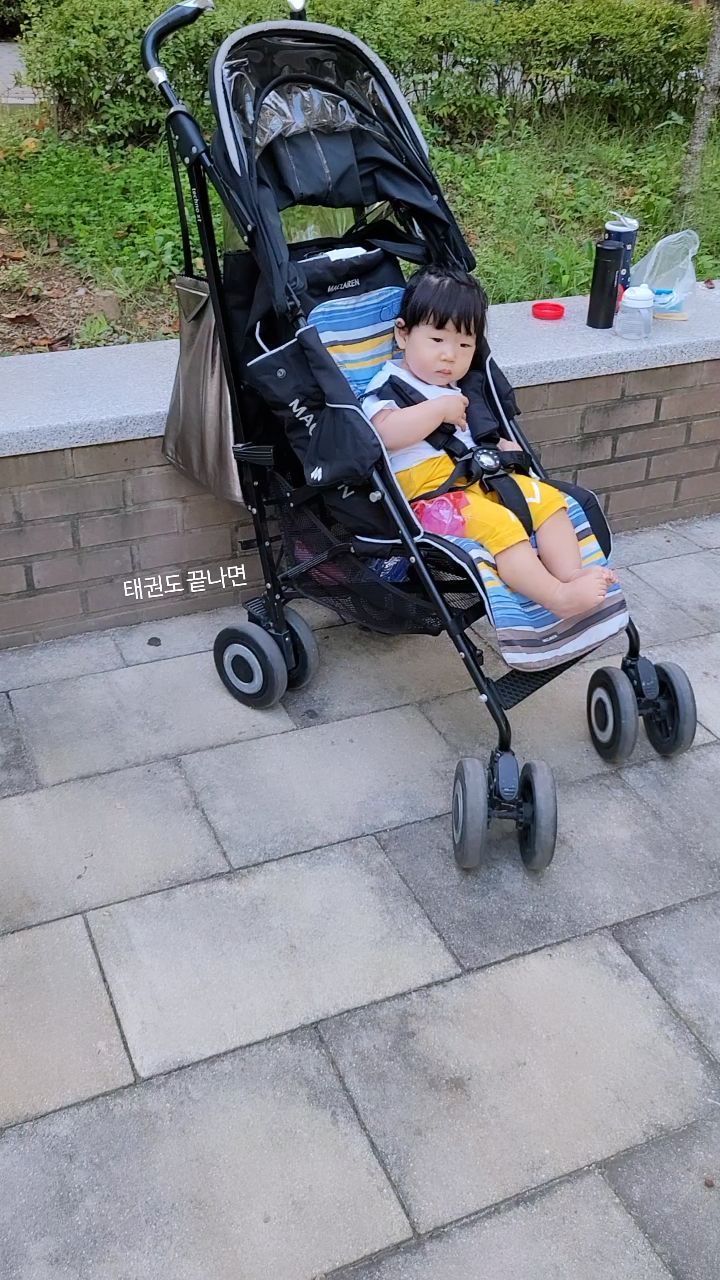 우리집만 이런거 아니져...ㅠ
참새가 방앗간을 지나가지..
다리풀려서 집에갈 때 몇번이나 넘어질뻔 함ㅋㅋㅋ

#6살아들 #놀이터그램 #하원길 #집에가자 #놀이터지옥 #남매스타그램 #둘째의숙명 #황금개띠아들 #흑호랑이띠아기