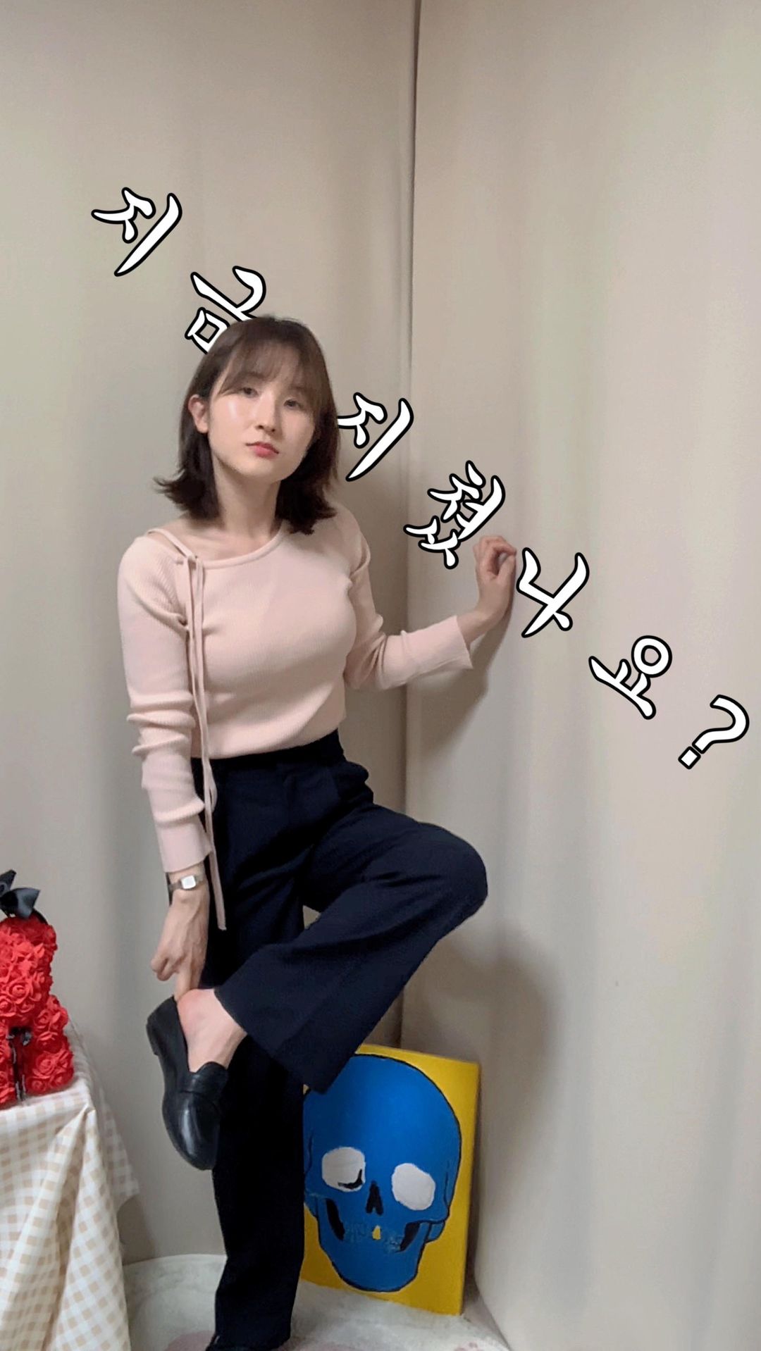 네.. 

- 상의 :: 지하상가
- 하의 :: #원로그 
- 신발 :: #육육걸즈 
- 시계 :: #티쏘 
- 가방 :: #사만사타바사 

#오프숄더니트 #여자봄코디 #봄패션 #여자코디 #묘링룩 #springoutfitideas #outfitideas #슬랙스코디 #키작녀코디 #로퍼 #출근룩