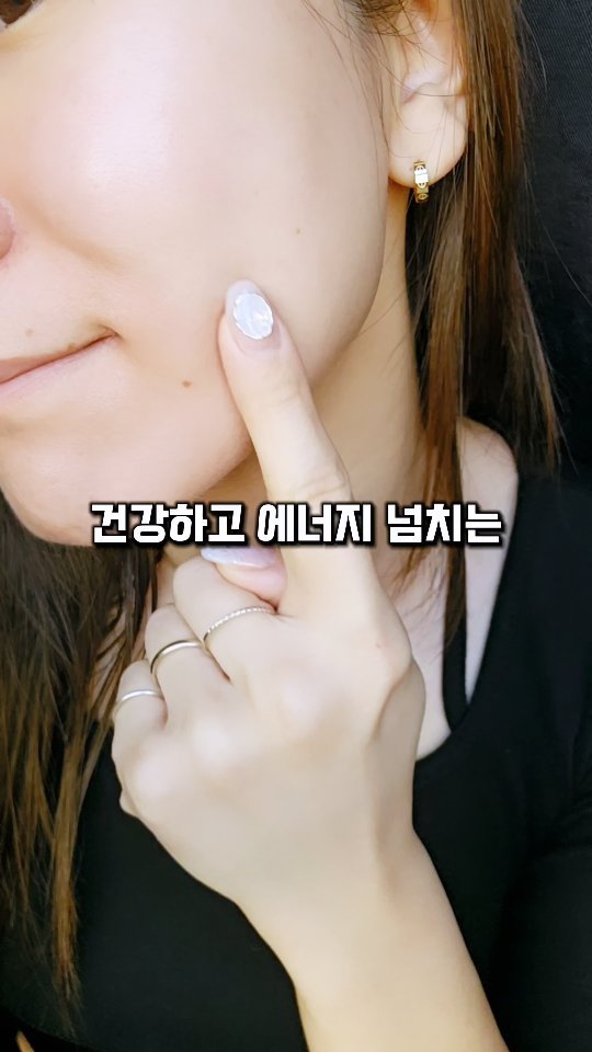 #협찬 비타맥스 올인원 로션

✔️ 남친 or 남편 선물로 추천
✔️ 기능이 다른 비타민 12종 함유
✔️ 끈적임 없이 촉촉하게 흡수

남친 선물로 샀는데 향긋한 비타민 향과 에너지 넘치는 건강한 피부를 위해 제가 쓰고 있어요(?) 리필까지 완벽한 용량에 끈적임 없이 촉촉하게 피부 속으로 흡수되서 지저분한 피부 얼룩 지우는 얼룩올인원 케어로 굿굿❤️
.
.
.
#김지훈올인원 #미프올인원 #미프 #올인원로션 #남자선물 #남친선물 #훈련소준비물 #남자화장품 #남자로션 #남자피부관리 #얼룩지우개 #그루밍