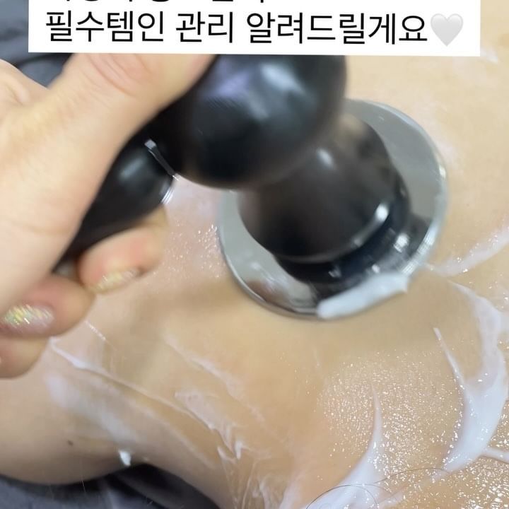 “결혼식의 꽃 신부님의 예신관리의 첫스텝은?”
- 드레스핏을 좌우하는 얼굴형과 승모근 관리입니다.
.
.
🤍더나영샵의 고주파 RF기기로 승모근 관리하여
림프절을 풀어준 후 윤곽관리까지 하면 1석 2조
.
무작정 승모근 보톡스는 NO ❌
보톡스가 효과 있는 모양이면
맞은 후 오라고 알려드리기도 해요!
.
근육을 잡아야하는지 지방을 녹여야하는지
모양에 맞는 효과있는 방법으로 시술 합니다🤍
.
자세한건 더나영샵에서 상담 시
알려드릴게요 🤍
.
개개인에 맞는 디자인으로
단점은 가리고 장점은 극대화 시키는 
“더나영샵”

#울산예신 #신부관리 #승모근없애기 #울산승모근관리 #달동피부관리 #울산신부관리 #신행준비 
#울산속눈썹 #달동속눈썹연장 #울산눈썹문신 #울산입술문신