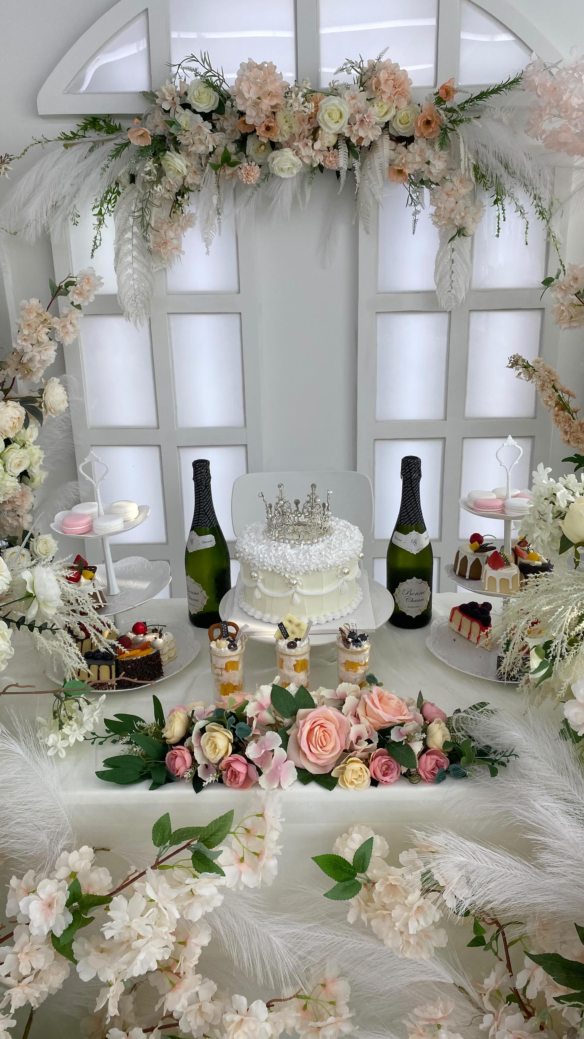 9월의 신부 다희를 위한 꽃꽃한 브라이덜샤워👰🏻‍♀️🌸
📍디어마리스튜디오
예쁜 드레스 무료 대여가 가능해서 예쁜 사진도 엄청 많이 남길 수 있고 준비되어있는 플라워 셋업도 너무 예뻤던 곳!