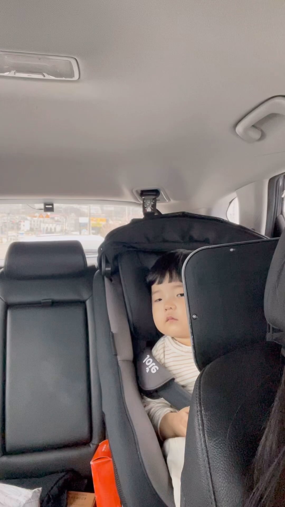 밥먹고 고기먹고 물먹고
사과 한모금먹고 과자먹은 도겸아
엄마도 졸릴 땐 앉아서라도 졸아
ㅋㅋㅋㅋㅋㅋ
덕분에 크게 웃었어🤍