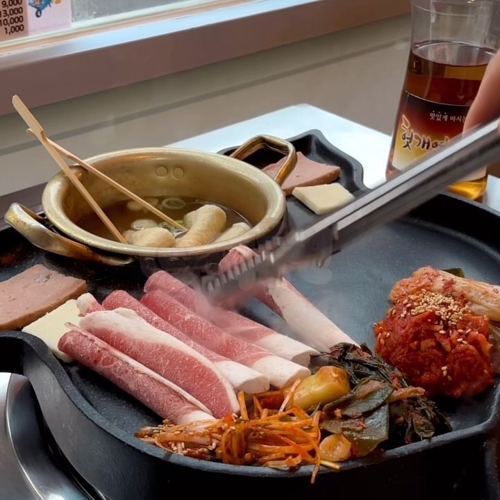 #블로그협찬 으로 다녀온 #죽전카페거리 냉삼집 💕
맛있고 청결하고 친절하셔서 다녀오고 친구한테도 추천한 곳인데 야밤에 생각나서 그냥 마음에 드는 릴스 음악 입혀봤는데 잘 어울리넹

인스타 잘 안해서 노출될지는 모르겠지만 혹시라도 궁금하다고 하시는 분들 있다면 알려드려보겠숩니당 🙌🏻