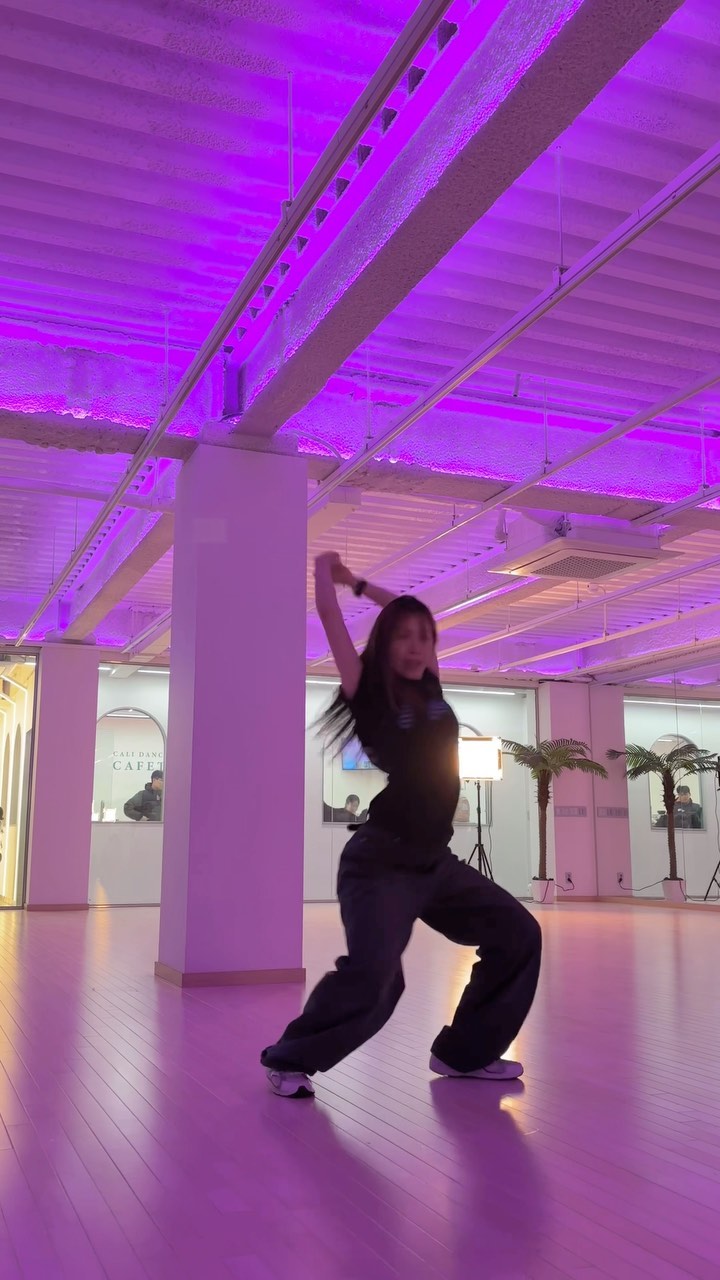 목요일이 좋은 이유♥!

•girlish choreo class 
•Thursday 730-900
• @calidance_official 
-
#zaraday #zaranara 
#dpllive #cheese #wine 
#dancer #choreography