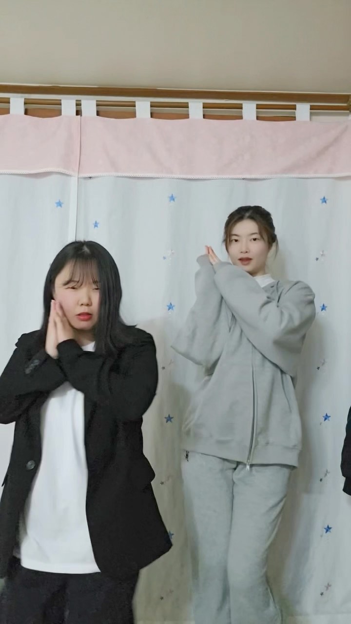 네… 분명 제가 먼저 찍자고 했는데요…? 예리마 너 정말 진심이였구나…?
.
.
.
#잘자요 #아가씨 #잘자요아가씨 #다나카 #닛몰캐쉬 #릴스 #dance
