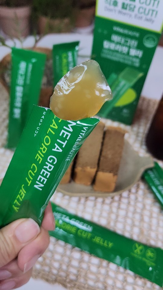 #협찬 요즘 급진 살때문에 고민중인데 

다이어트할때 혈당관리까지 필요한 다이어트제품인
바이탈뷰티 메타그린 칼로리컷 도움받고 있어요

탄수화물 섭취전 1포 먹어주면 포만감으로
탄수화물절제할수 있고 
휴대성이좋은젤리스틱 타입으로 
외출시 가방에 챙겨 언제든 
간식으로도 먹을수 있어 공복 스트레스 해소할수 있어요 

당류 0g의 저칼로리 제로슈거 제품으로, 맛있는오렌지맛으로 거부감도zero
젤리 속에 곤약 프로틴 볼이 콕록박혀 식감도 풍부합니다.

 https://brand.naver.com/vitalbeautie/products/10087290402?nt_source=Naver&nt_medium=Blog&nt_detail=sov

#아모레퍼시픽 #바이탈뷰티 #메타그린 #메타그린칼로리컷젤리 #혈당다이어트 #탄수화물다이어트 #혈당관리 #다이어트 #다이어트보조제 #다이어트간식 #올리브영다이어트 #20대혈당관리 #메타그린젤리 #돈워리잇젤리 #혈당낮추는법 #다이어트후기