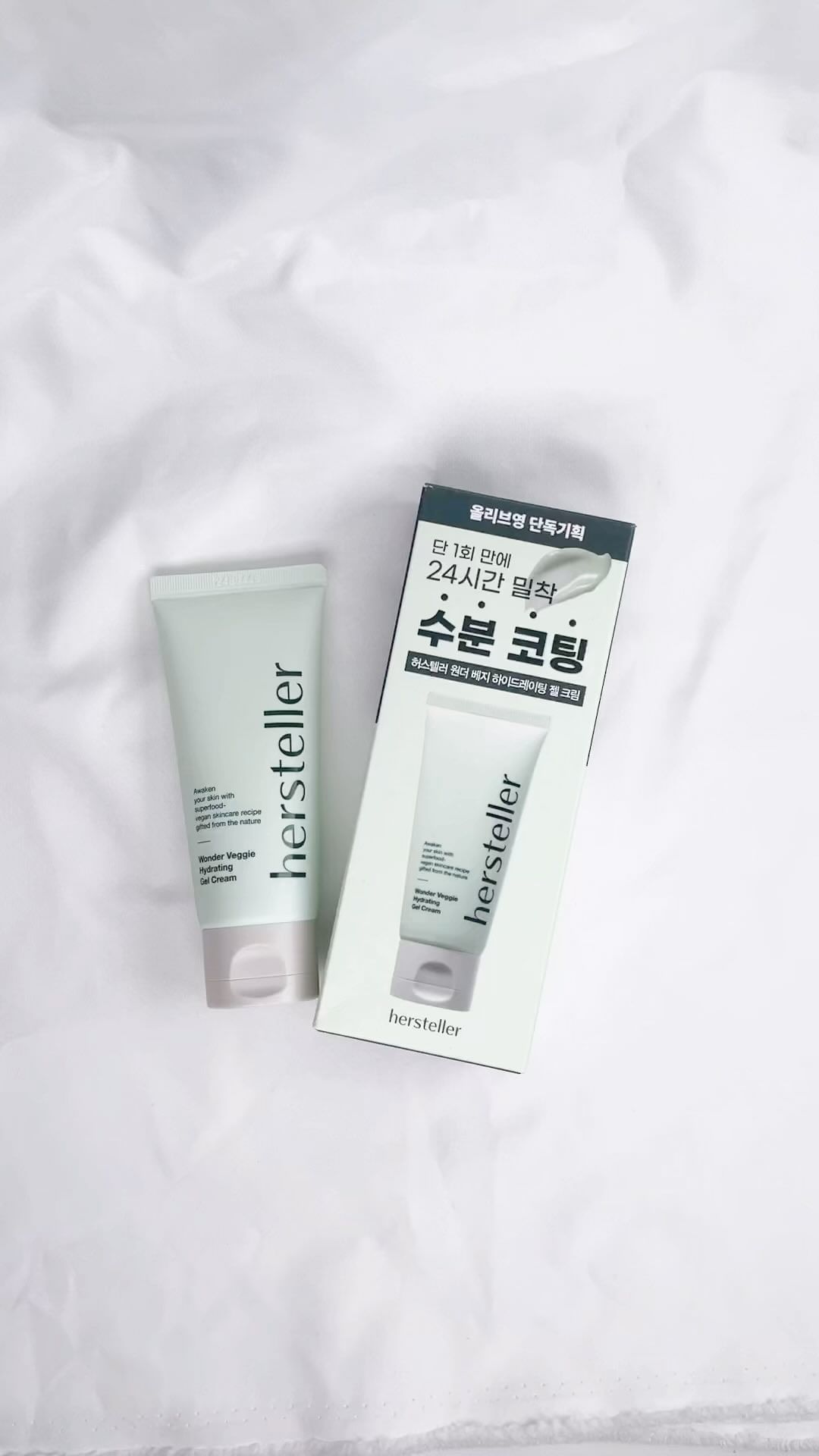 #제품제공 #제품제공협찬 #허스텔러 
화장 밀림 없는 24시간 수분크림💚

튜브형이라 바르기 너무 편함!!

끈적임 없이 물광피부 만들어주는
비건🌿 진정&보습 크림🫧🫧

요즘 화장 전에도
나이트 케어때도
아주 손이 자주가는 꿀템🍯

#허스텔러원더베지하이드레이팅젤크림
#코덕스타그램 #코덕맞팔 #뷰티스타그램💋 #뷰티스타그램💄 #뷰티크리에이터 #뷰티블로거  #제품제공 #파룸체험단 #화잘먹젤크림 #수분밸브젤크림 #올리브영크림추천 #올리브영젤크림