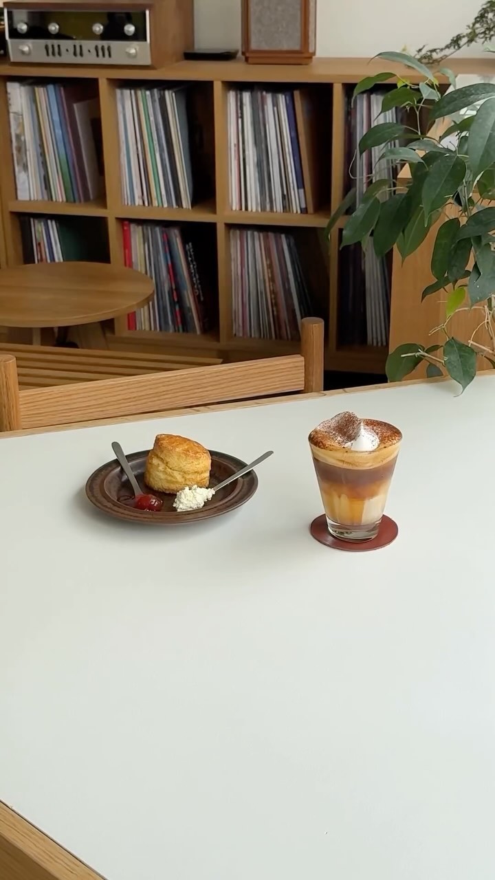 I would love to ☕️

#iwlt #크림커피 #아차산역카페 #서울카페 #혼커