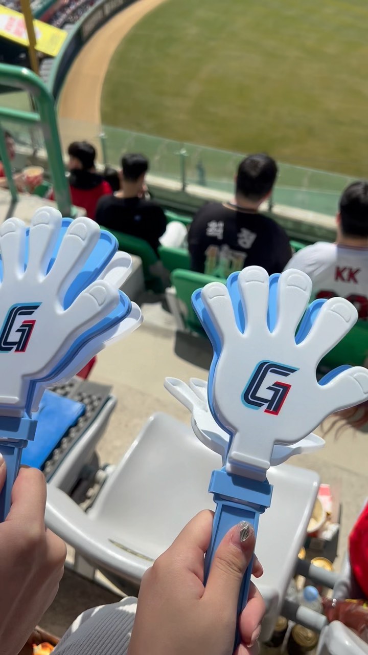 야구 개막전 START⚾️🏟️

롯데야 가을야구라도 가주라🥹🤍

#롯데 #롯데자이언츠 #야구 #야구장 #야구스타그램 #ssg #nc다이노스 #기아타이거즈 #두산베어스 #삼성라이온즈 #엘지트윈스 #한화이글스 #키움히어로즈 #kt #인천 #문학구장 #개막전