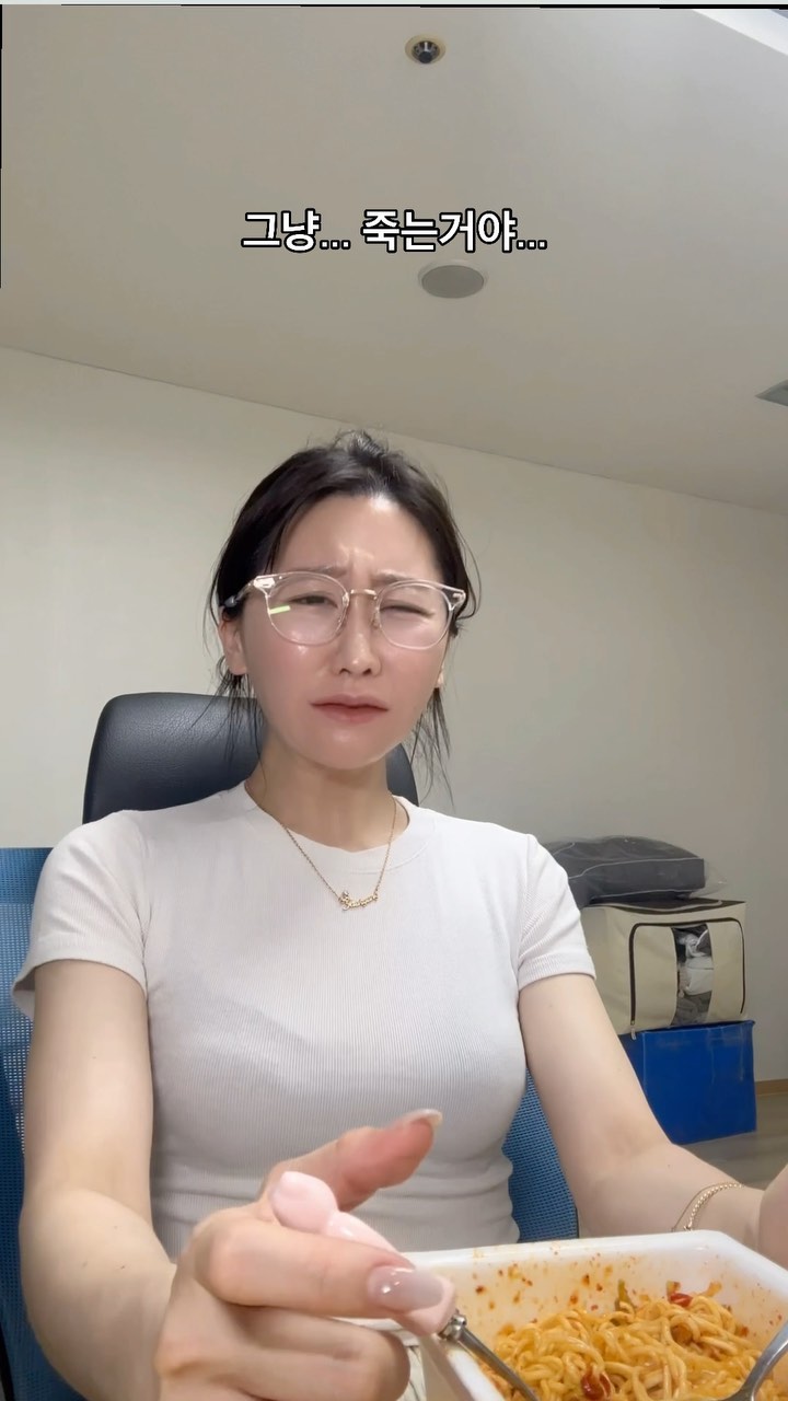 세븐일레븐 페양구 야끼소바 지옥의 맛 플러스 후기 겸 챌린지
핵불닭볶음면 59배 매운맛

#페양구 #페양구야끼소바 #페양구야끼소바지옥의매운맛 #페양구야끼소바지옥의매운맛플러스 #세븐일레븐 #세븐일레븐신상 #세븐일레븐신상라면 #신제품 #신상 #신상라면 #mukbang #muckbangvideo #korean #koreanfood #koreanmukbang