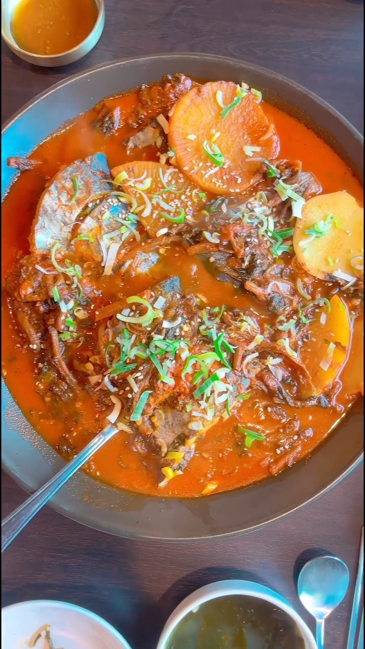 송도에서 정말 맛있는 생선요이집 찾기 힘든데
드뎌 송도유원지에서 찾아냄 ! 생선조림, 구이 모두 성공적! 
#송도생선구이 #송도생선조림 #송도어반 #송도맛집 #송도유원지맛집