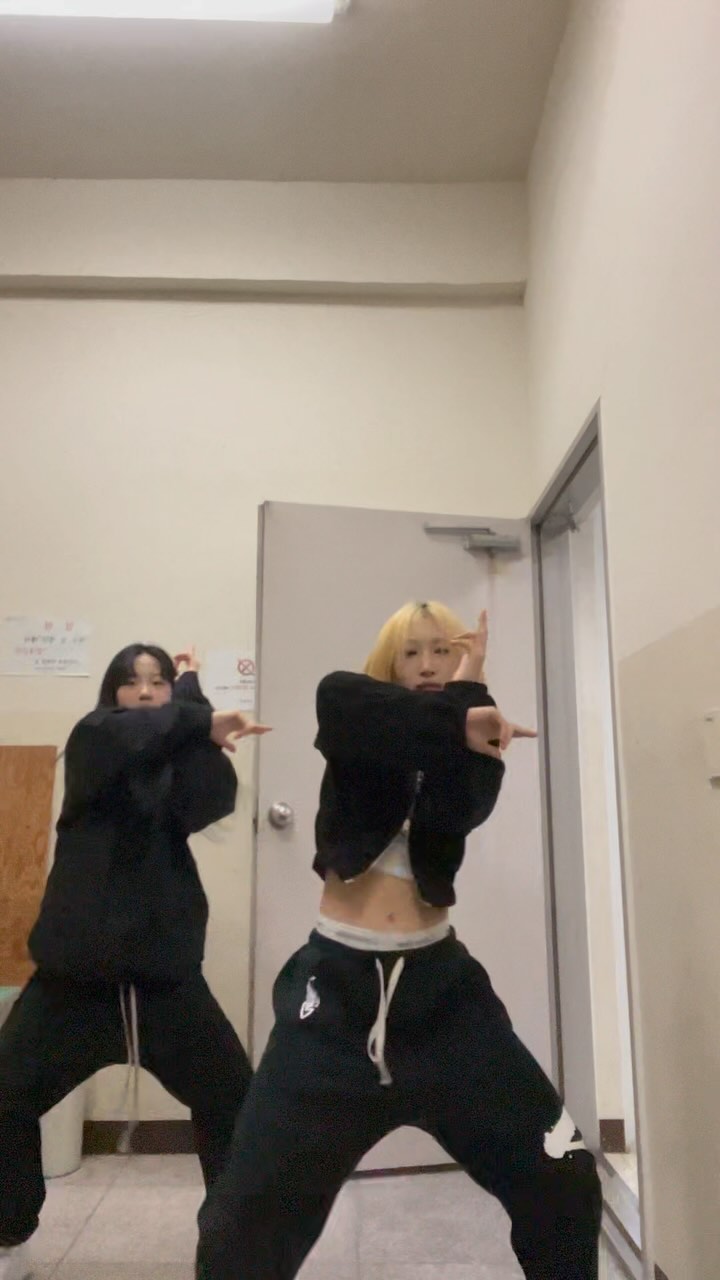 영상을 멀리서 보시오.