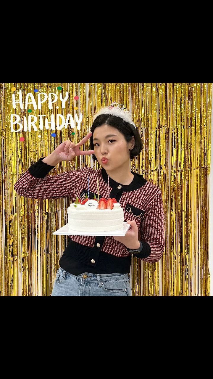 🎂
오늘은 지혜코치님 
미리하는 생일파티데이
서프라이즈 대성공 🩷

생일파티 기대하고 왔지만
아무런 일도 일어나지않아서?
뭐야 ??!! 했다던 지혜코치님은
우리의 서프라이즈에 놀라버림😃🩷
ㅋㅋㅋㅋㅋㅋㅋㅋㅋㅋㅋㅋㅋㅋㅋㅋ

몸개그와 40대 갬성의 뽀삐뽀로 
큰 웃음을 준 웃음꽃지혜코치님 🩷

우리 팀에서 해피바이러스 지수가
가장 높은 코치님 🩷
앞으로도 똘똘 뭉쳐 꿈을 이룹시다😃
알랍우유˙ᵕ˙ෆ