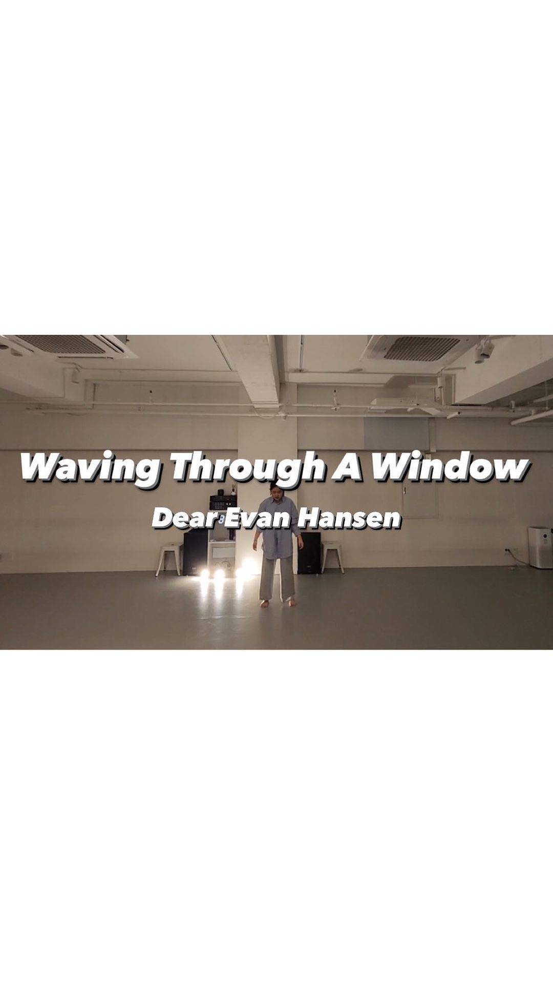 Waving Through A Window👕
(Musical Dear Evan Hansen. ost)
C : @zeehee_park 
.
너무 좋아하는 노래에
너무 미친 안무라 보자마자 신청할수밖에 없었지먄
이렇게 힘들지는 몰랐댜…😁
그래도 이 안무하는 4주내내 너무 행복했고 재밌었어여♡
.
4주동안 말씀해주신 
시선, 발란스, 질감 
꼭꼭 지켜서 움직여보려고
수업내내 초집즁…!!!!
용기내서 솔로까지 어찌저찌 해내고
후련하게 보내주는 한센👕
.
전문반와서..지희쌤수업에 빠져버렸따..♡
쌤한테 단단히 반한것같아엽🤦‍♀️